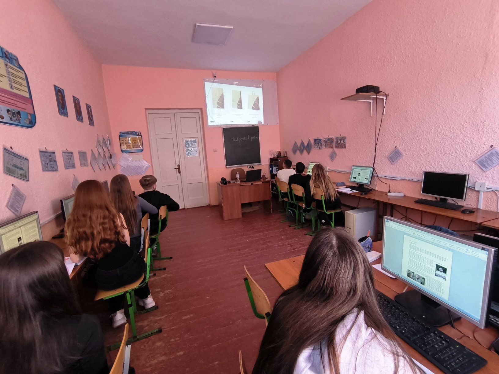 Фото без опису